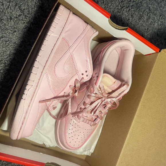 Nike Dunk Low SE - Picture 8 of 15